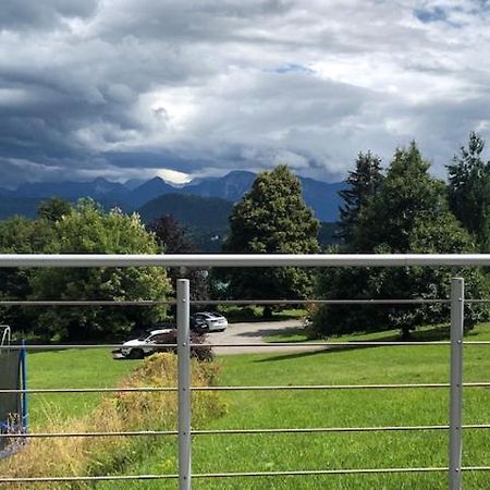 Velden View Ferienwohnung Mit Grosser Sonnenterrasse Und See- Und Karawankenblick 벨덴암워스에르시 외부 사진