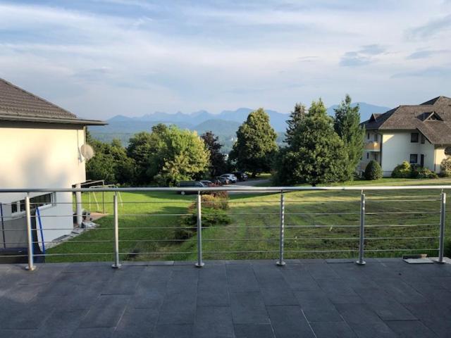 Velden View Ferienwohnung Mit Grosser Sonnenterrasse Und See- Und Karawankenblick 벨덴암워스에르시 외부 사진